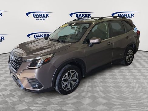 Used 2023 Subaru Forester Premium image 3