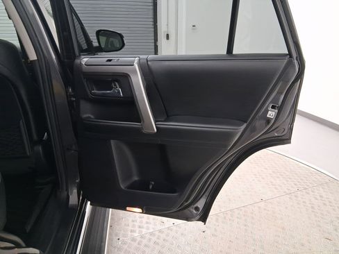 Used 2015 Toyota 4Runner Limited image 32