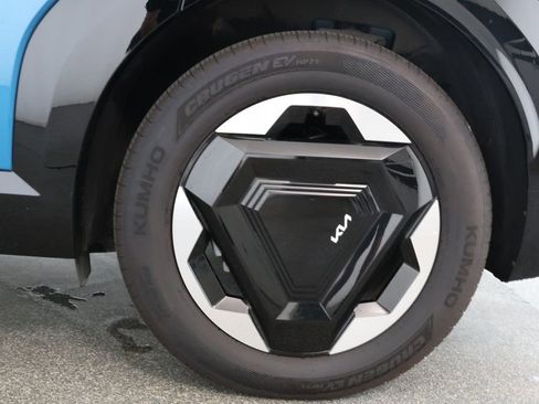 Used 2024 Kia EV9 Land image 9