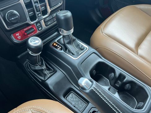 Used 2021 Jeep Gladiator Rubicon image 16