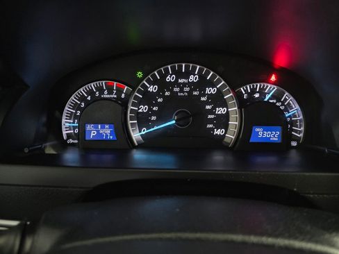 Used 2012 Toyota Camry SE FWD image 28