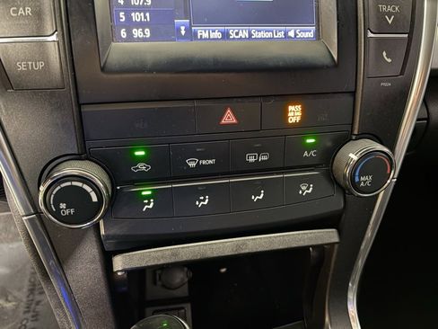 Used 2016 Toyota Camry SE image 27