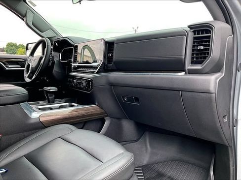 Used 2024 Chevrolet Silverado 1500 LT Trail Boss w/ Convenience Package II AWD/4WD image 14