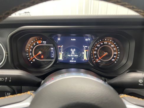 Used 2024 Jeep Wrangler Sahara image 21