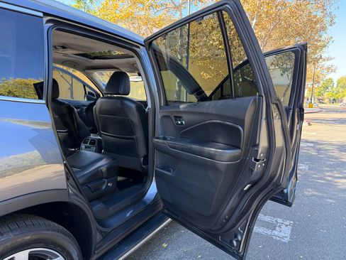 Used 2018 Honda Pilot Touring image 29