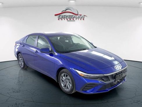 Used 2024 Hyundai Elantra SEL image 2