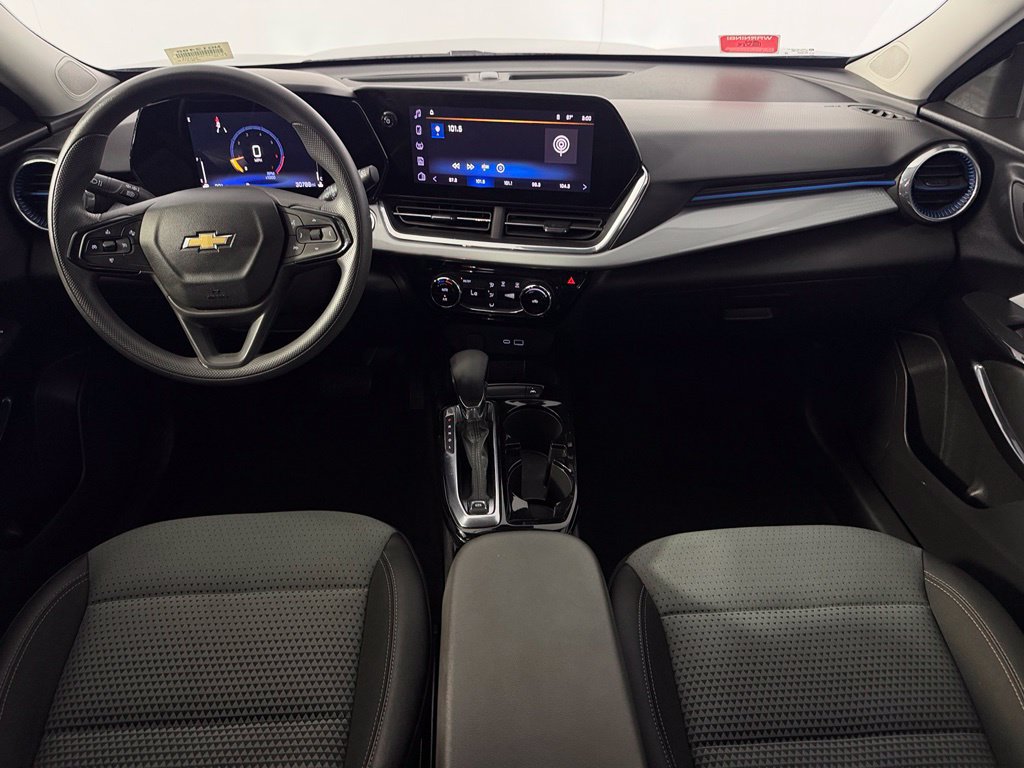 Used 2025 Chevrolet Trax LT FWD image 14