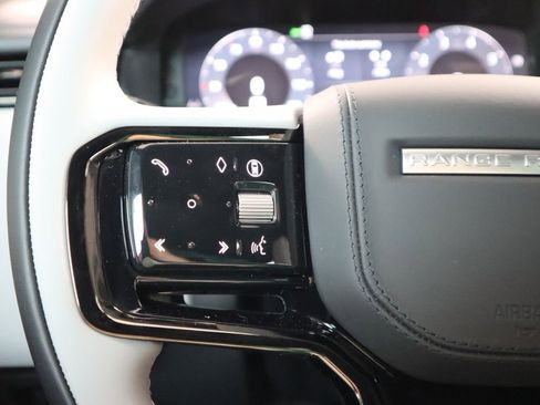 New 2026 Land Rover Range Rover Velar Dynamic SE image 11