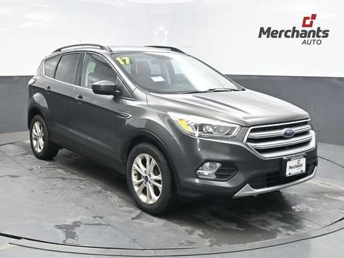 Used 2017 Ford Escape SE w/ Equipment Group 201A AWD/4WD image 1