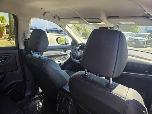 Used 2024 Nissan Rogue SL FWD image 15