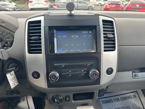 Used 2014 Nissan Frontier SV AWD/4WD image 16