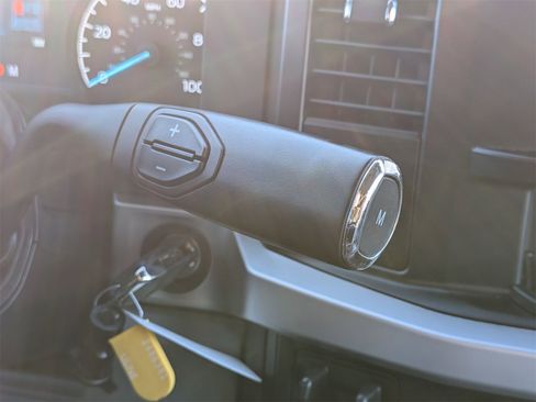 Used 2024 Ford F250 XL w/ XL Chrome Package image 25