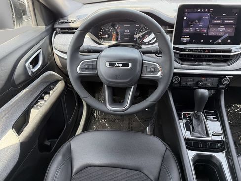 Used 2024 Jeep Compass Latitude AWD/4WD image 13