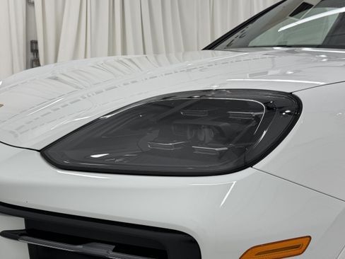 Certified 2024 Porsche Cayenne AWD/4WD image 17
