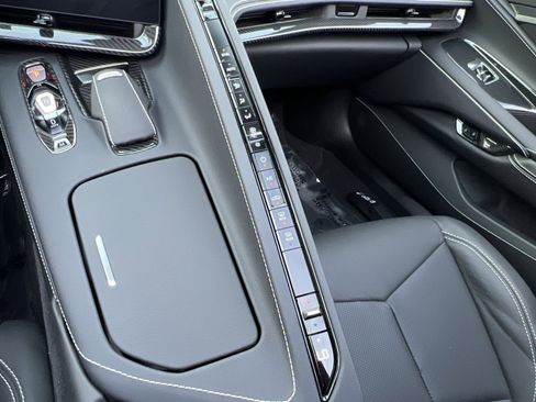 Used 2024 Chevrolet Corvette Stingray Coupe w/ Z51 Performance Package image 19