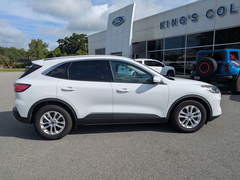 Used 2020 Ford Escape SE FWD image 3