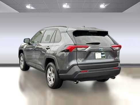 Used 2022 Toyota RAV4 LE AWD/4WD image 3