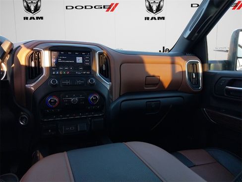 Used 2023 Chevrolet Silverado 2500 High Country image 9