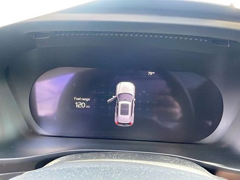 Used 2025 Volvo XC40 B5 Plus AWD/4WD image 25