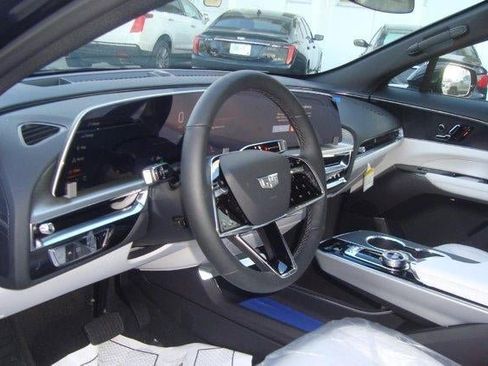 New 2025 Cadillac Lyriq Luxury w/ LPO, Bronce Accent Package image 9