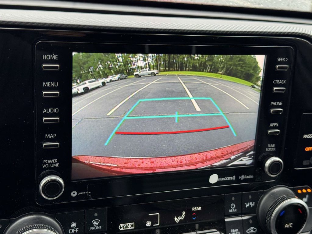 Used 2022 Toyota Highlander XSE FWD image 4