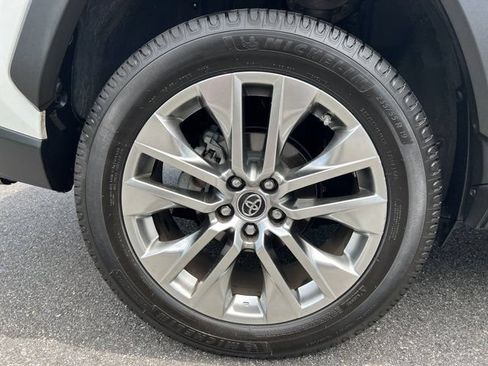 Used 2019 Toyota RAV4 XLE Premium FWD image 21