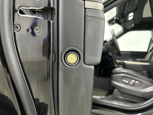 Used 2024 Rivian R1S Adventure AWD/4WD image 32