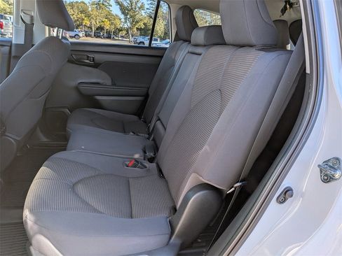 Used 2023 Toyota Highlander L image 14