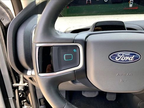 Used 2025 Ford Expedition Active AWD/4WD image 17