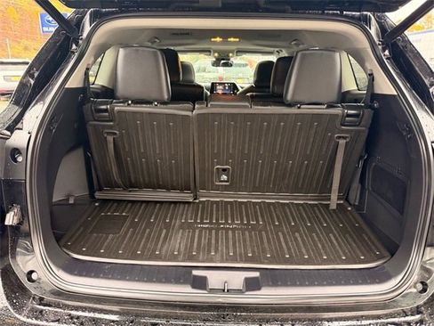 Used 2021 Toyota Highlander XLE image 22