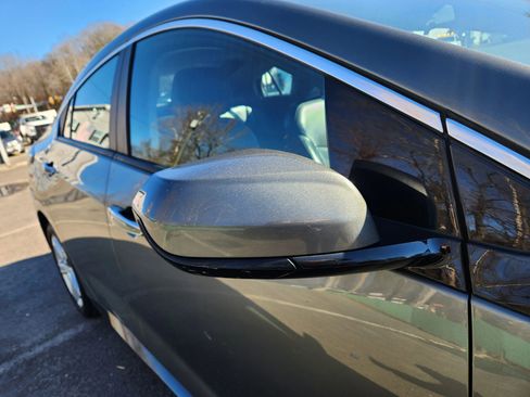 Used 2017 Chevrolet Volt LT w/ Comfort Package image 8