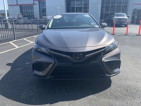 Used 2023 Toyota Camry SE FWD image 3