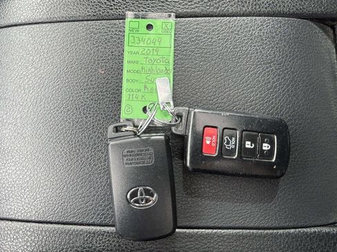 Used 2019 Toyota Highlander XLE image 35