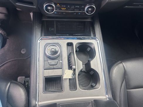 Used 2021 Ford Expedition XLT image 29