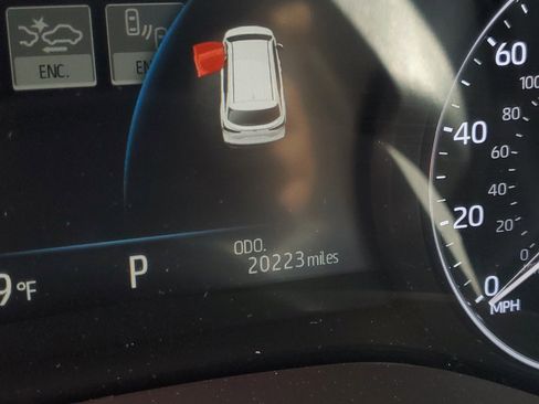 Used 2023 Toyota Sienna Limited image 21