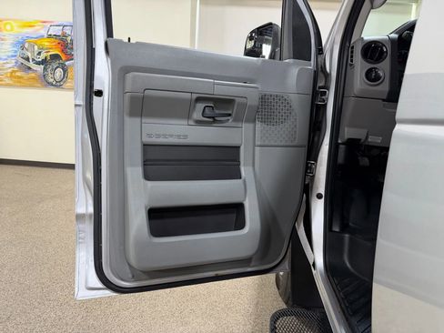 Used 2014 Ford E-250 and Econoline 250 Extended w/ Power Group image 30