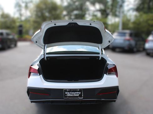 Used 2025 Hyundai Elantra Sport FWD image 9