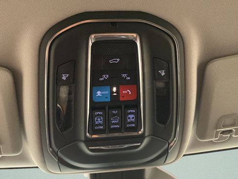 Used 2023 Jeep Grand Cherokee Limited AWD/4WD image 21