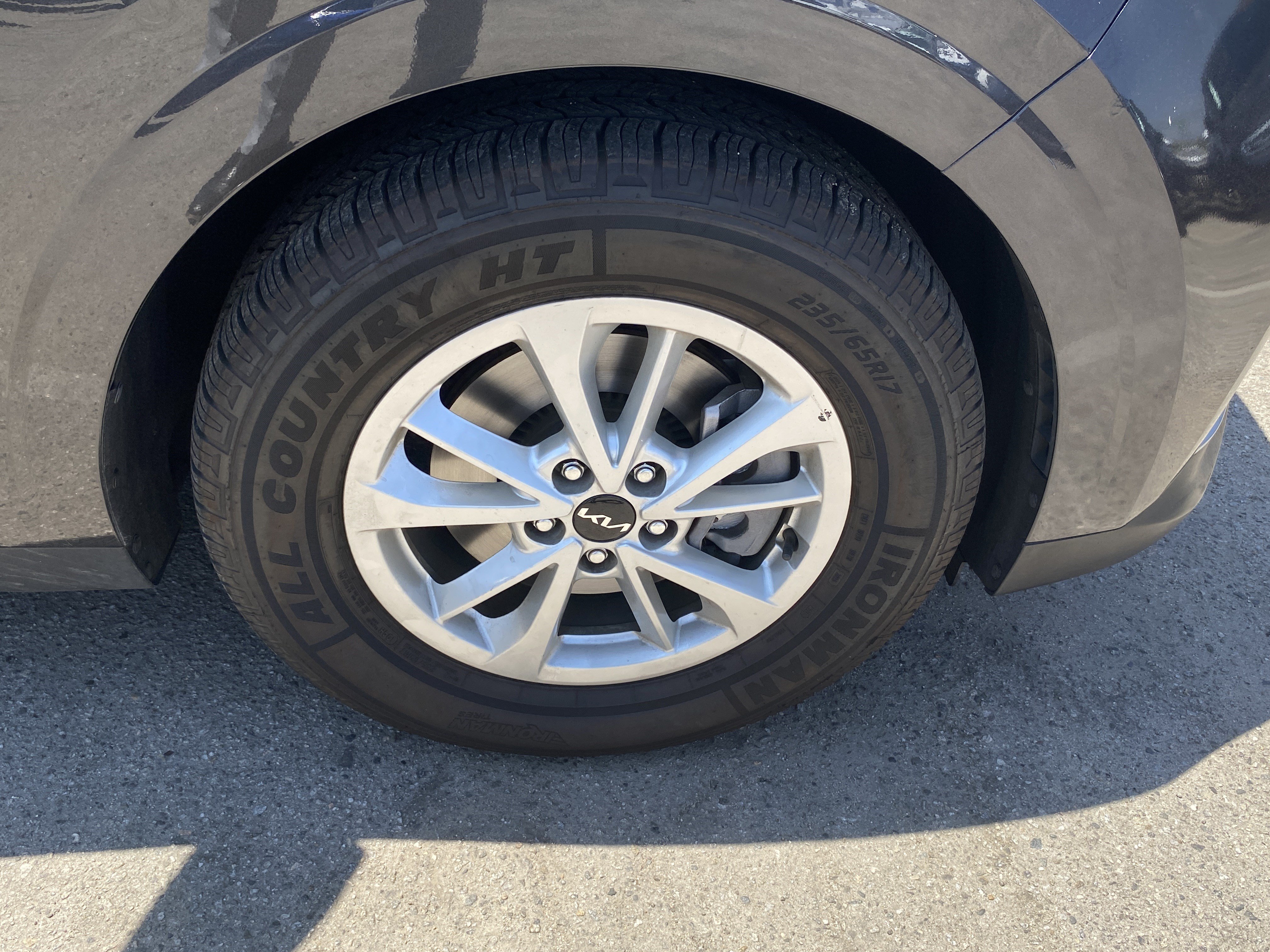 Used 2024 Kia Carnival LX FWD image 28