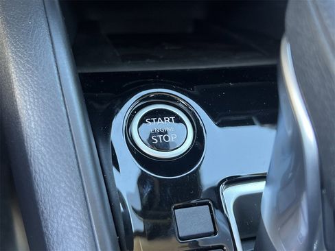 Certified 2025 Nissan Versa SR w/ Trunk Package image 17