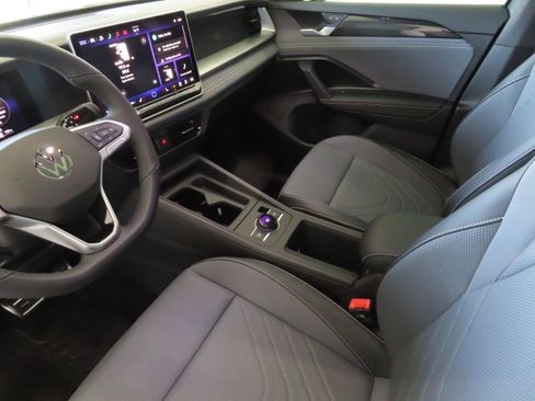 New 2026 Volkswagen Tiguan SE R-Line image 23