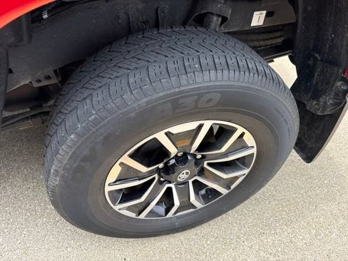 Used 2022 Toyota Tacoma TRD Sport w/ Technology Package AWD/4WD image 4