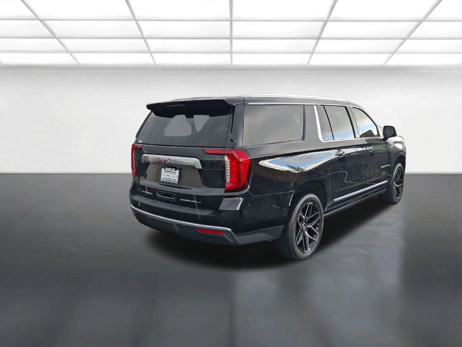 Used 2023 GMC Yukon XL Denali w/ Advanced Technology Package AWD/4WD image 3