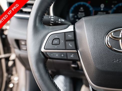 Used 2024 Toyota Highlander Limited FWD image 16