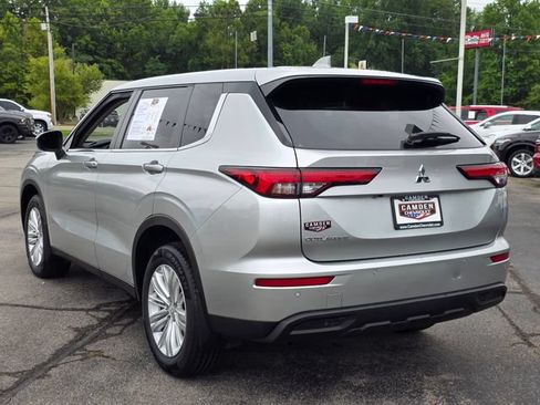Used 2024 Mitsubishi Outlander ES FWD image 9
