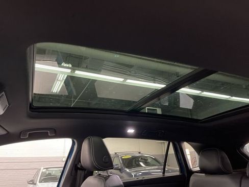 Used 2025 Volkswagen Atlas Cross Sport SE w/ Panoramic Sunroof Package AWD/4WD image 25
