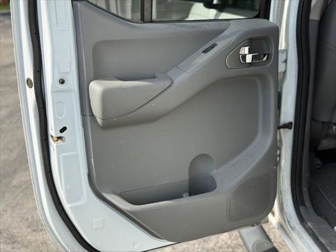 Used 2021 Nissan Frontier SV w/ Midnight Edition Floor Mats AWD/4WD image 17