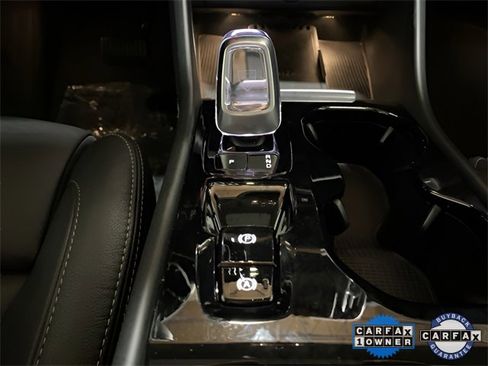 Used 2025 Volvo XC40 B5 Plus image 51