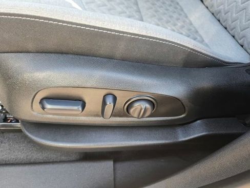 Used 2023 Chevrolet Equinox LT AWD/4WD image 13