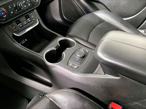 Used 2019 GMC Terrain SLT image 17